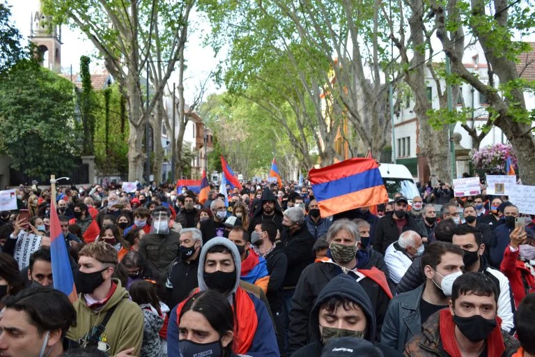 Marcha a las embajadas de Azerbaiyán y Turquía en Buenos Aires, 3 de octubre de 2020, durante la guerra de los 44 días.