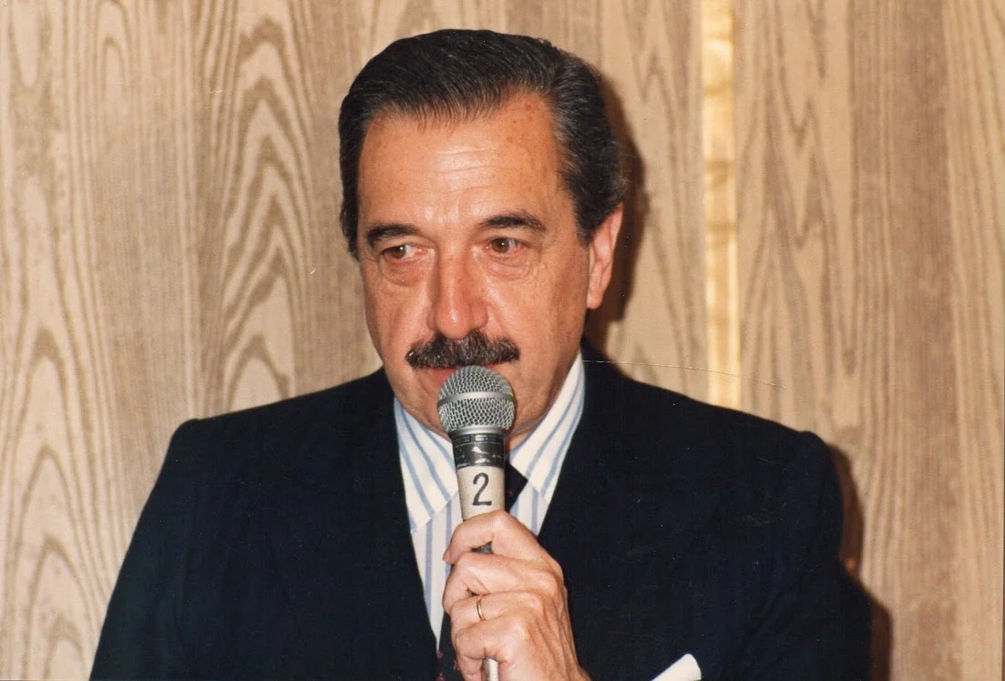El presidente Raúl Alfonsín en la Asociación Cultural Armenia, donde el 1 de septiembre de 1987 reconoció públicamente el Genocidio Armenio.