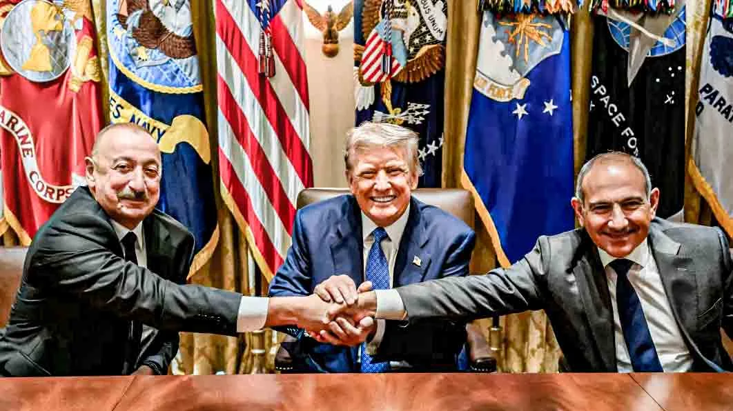Ilham Aliyev, Donald Trump y Nikol Pashinyan durante la cumbre del 8 de agosto de 2025 en Washington. La declaración conjunta y la rúbrica del texto de paz no equivalían por sí mismas a la firma y ratificación de un tratado definitivo.