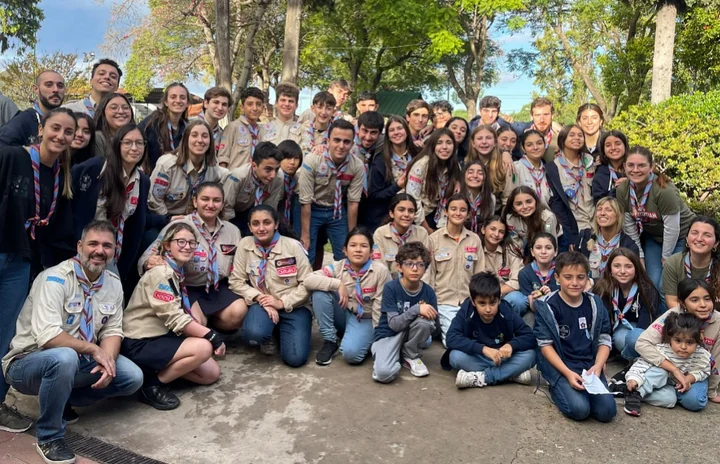 Integrantes de la Agrupación Scout Ararat de Homenetmen, en la cobertura del Madagh de mayo de 2023.