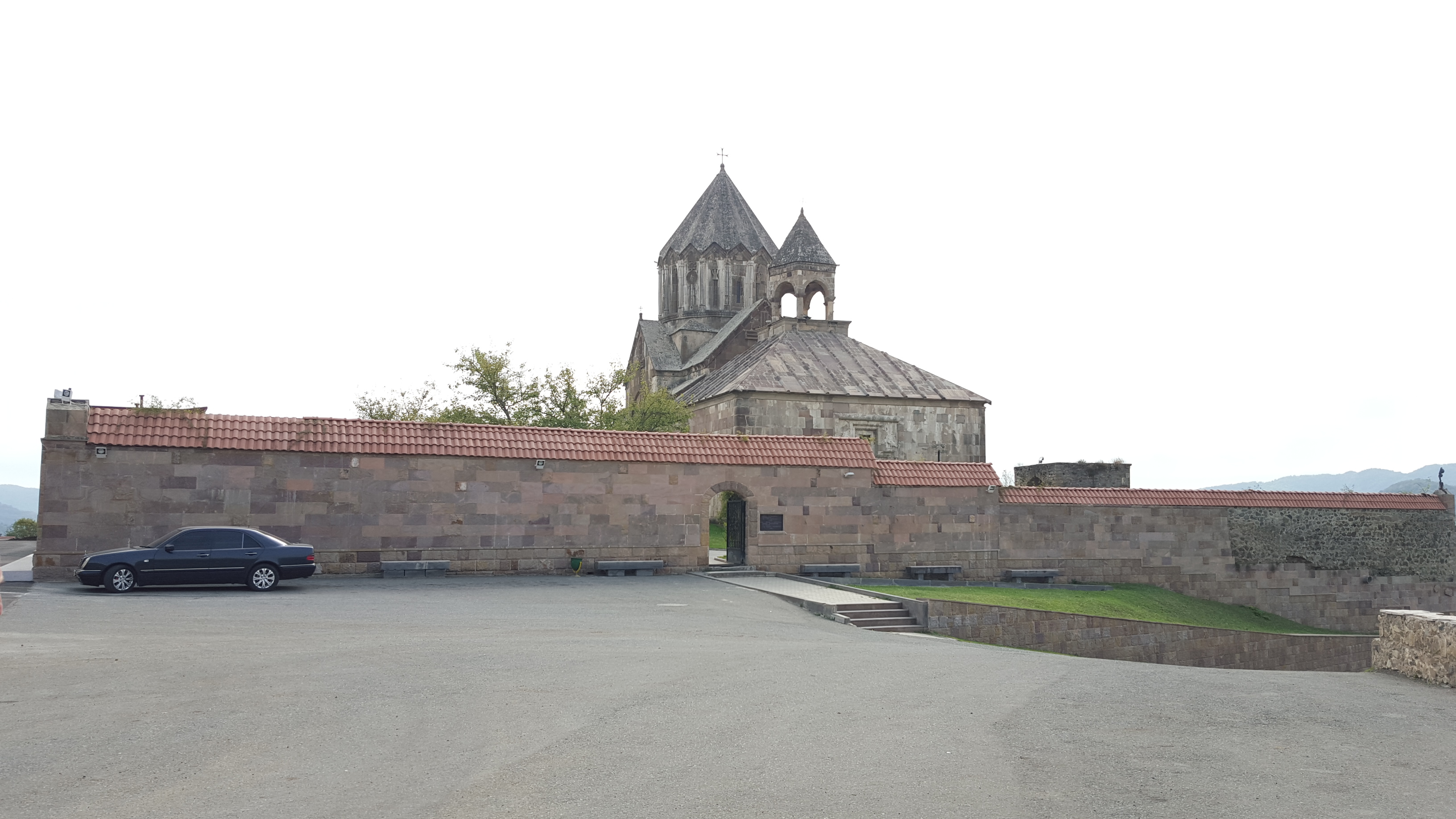 La iglesia de Gandzasar y las construcciones del monasterio, antes de la guerra de 2020.