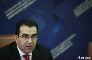 RA Deputy Minister of Economy Garegin Melkonyan gives a press conference