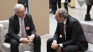 Nigol Pashinyan reunido con el presidente de la Comisión Europea, Jean Claude Juncker