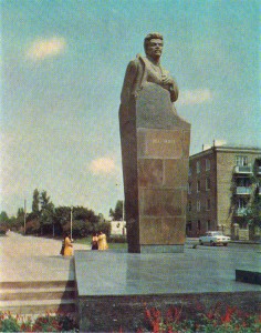 Estatua de Shahumian en Bakú