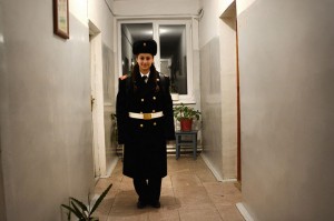 En 2017, Eva Ghazaryan, de 18 años, se convirtió en la primera mujer en graduarse de la Academia Militar Kristapor Ivanyan. Actualmente estudia en la Universidad de Aviación Armenak Khamperyants en Ereván y planea desempeñarse en las fuerzas armadas de Karabagh después de obtener su título