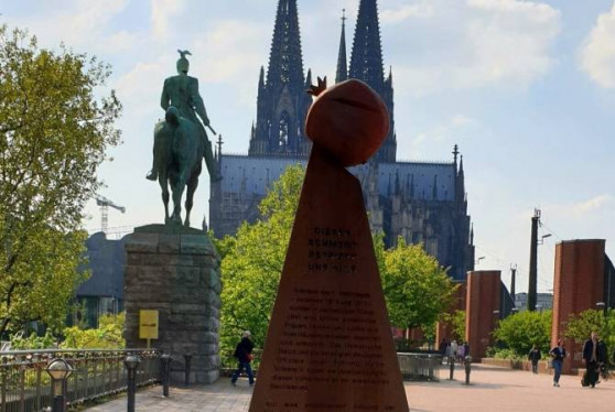 ARMENI. La pressione politica porta il Comune di Colonia a rimuovere il monumento che ricorda il genocidio armeno